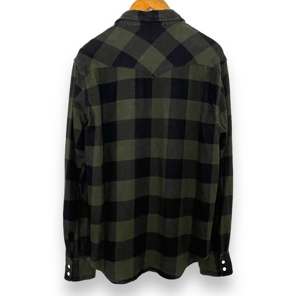 *SOLD* Levi's Plaid Long Button Down Shirt - Picture 4 of 8